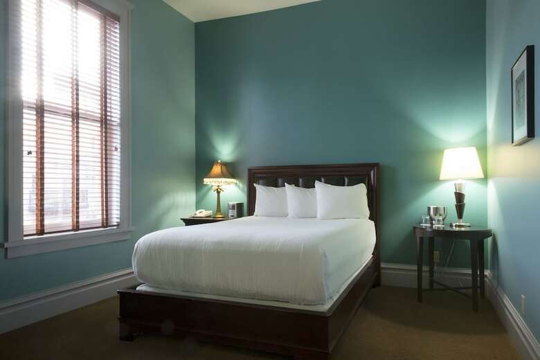 Montvale Hotel