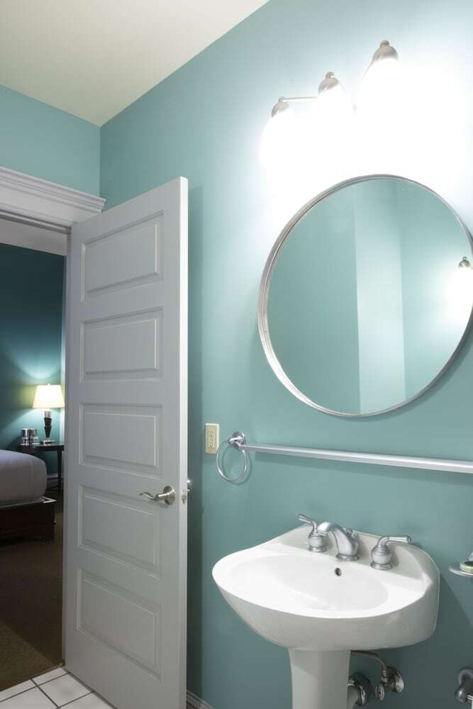Montvale Hotel
