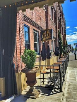 Marqueen Hotel