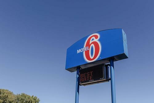 Motel 6 Lacrosse