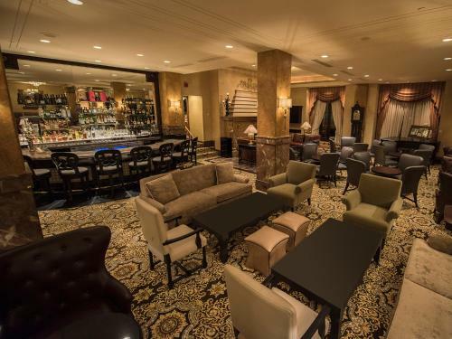 Pfister Hotel