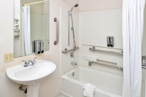 Hotel Americas Best Value Inn And Suites Cheyenne