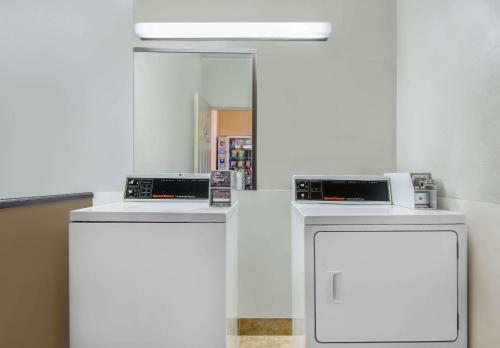 Hotel Baymont Inn And Suites - Casper East