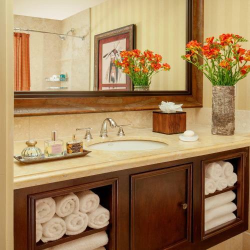 Hotel Rustic Inn Creekside Resort And Spa At Jackson Hole