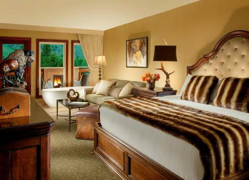 Hotel Rustic Inn Creekside Resort And Spa At Jackson Hole