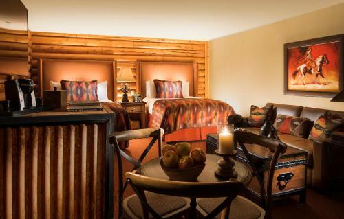 Hotel Rustic Inn Creekside Resort And Spa At Jackson Hole