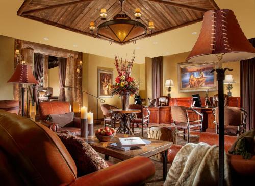 Hotel Rustic Inn Creekside Resort And Spa At Jackson Hole