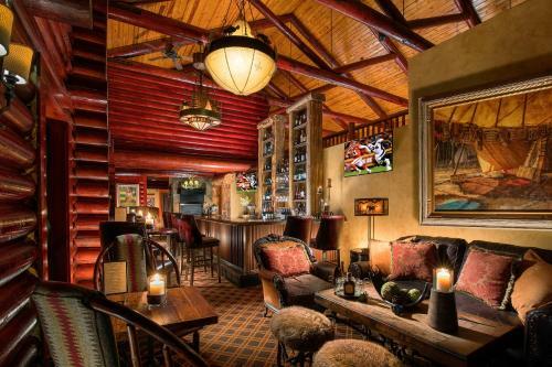 Hotel Rustic Inn Creekside Resort And Spa At Jackson Hole