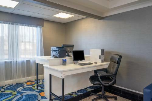 Holiday Inn Express Hotel & Suites Easton
