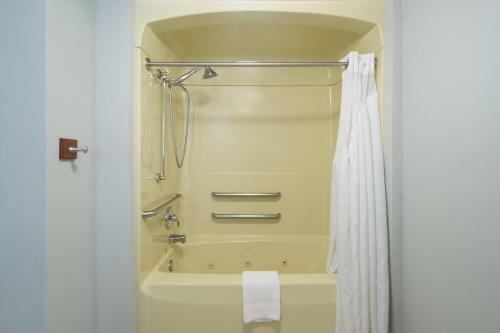 Holiday Inn Express Hotel & Suites Easton