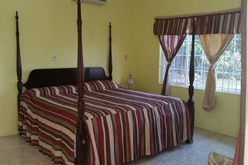 Chateau De La Rose Bed & Breakfast