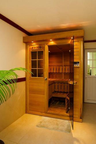 Hotel Rondel Village