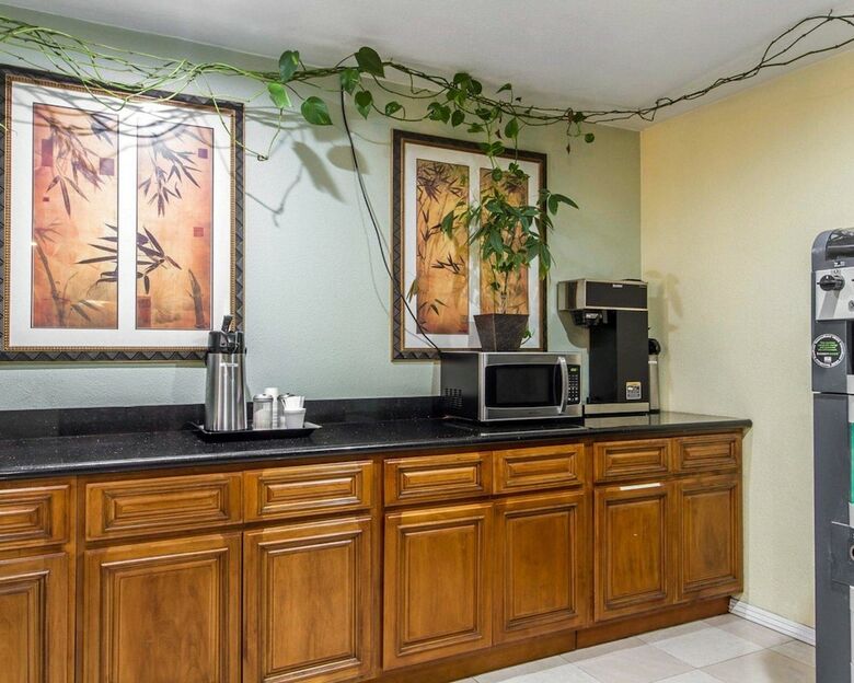 Hotel Rodeway Inn