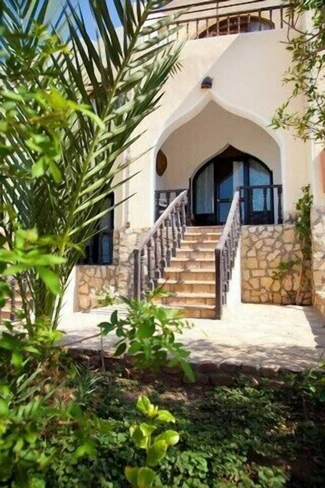 Bedouin Moon Hotel