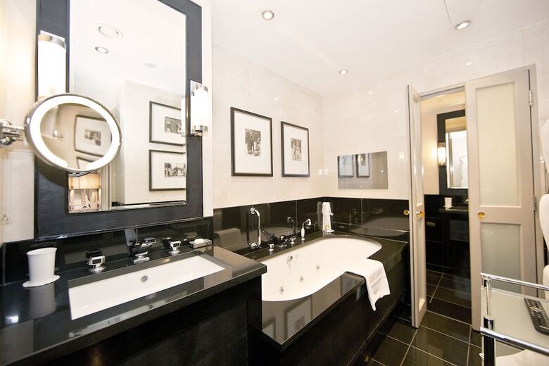 St James Hotel & Club