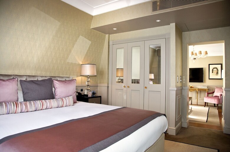 St James Hotel & Club