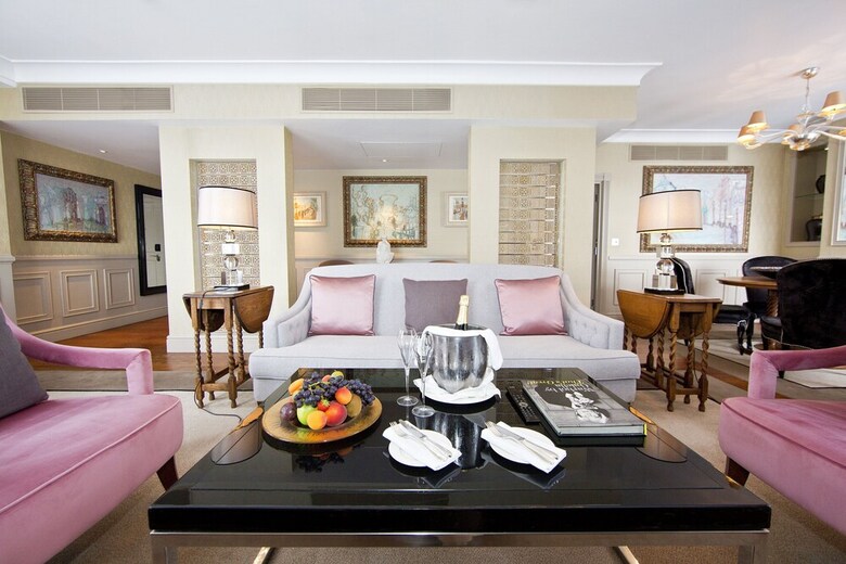 St James Hotel & Club
