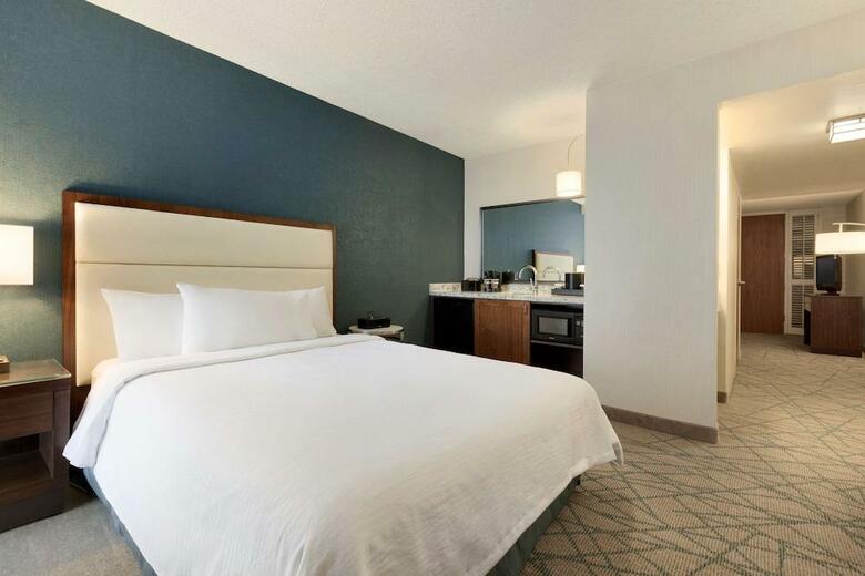 Hotel Embassy Suites