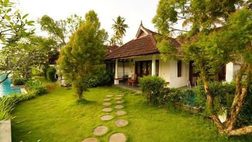 Hotel Rhythm Kumarakom