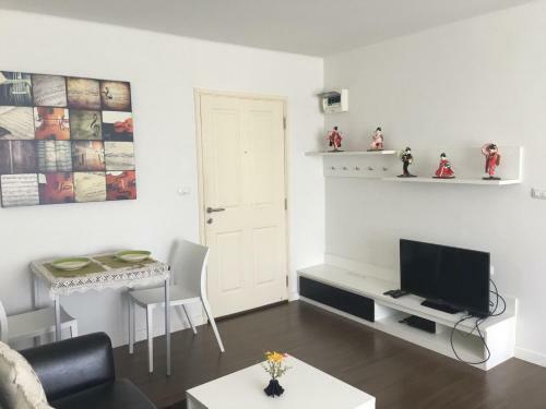 Apartamento Baan Kun Koey Condo