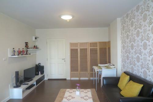 Apartamento Baan Kun Koey Condo