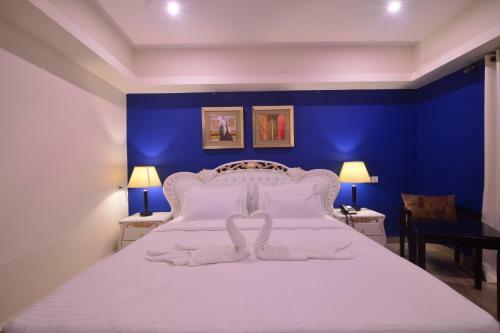 Seasons Hotel & Spa