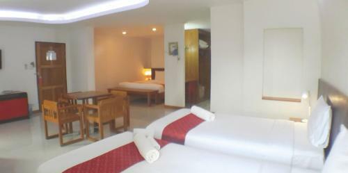 J2 Hotel Maesot