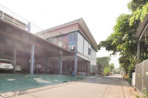 Koratburi Green Hotel