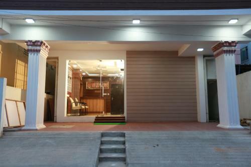 Lodge Karuna Regent