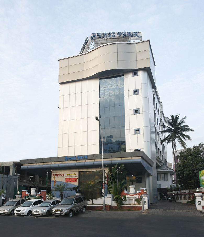 Hotel Benzz Park