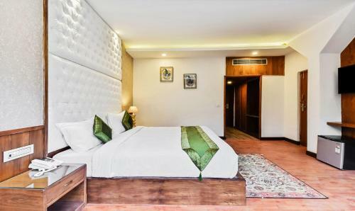 Hotel Snowcrests Manor, Manali