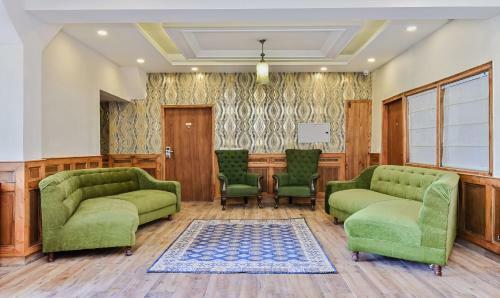 Hotel Snowcrests Manor, Manali
