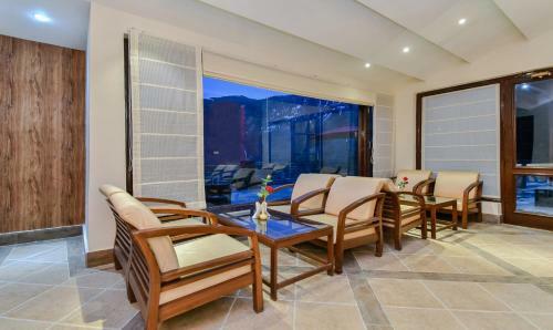 Hotel Snowcrests Manor, Manali