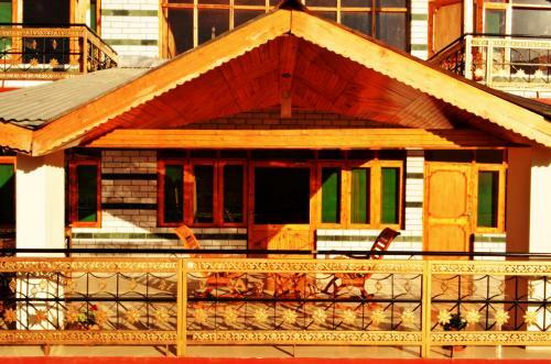 Hotel Pause At Manali