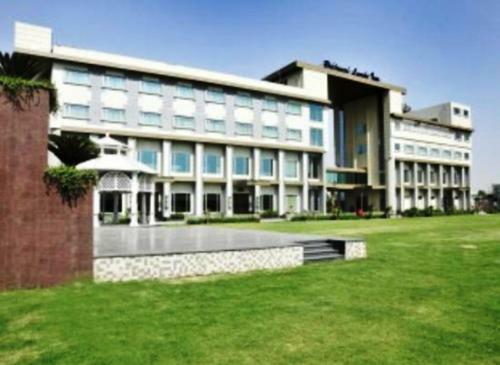 Hotel Brijwasi Lands Inn
