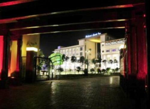 Hotel Brijwasi Lands Inn