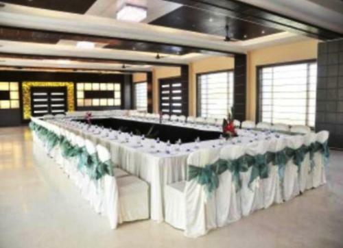 Hotel Brijwasi Lands Inn