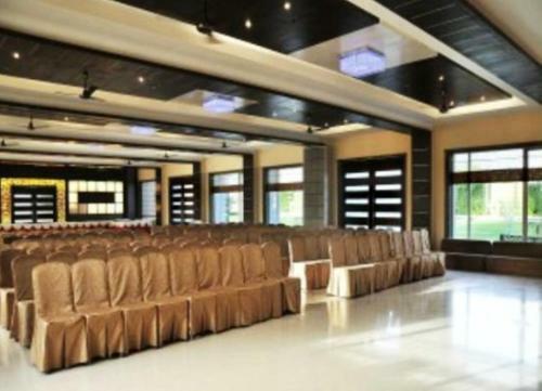 Hotel Brijwasi Lands Inn