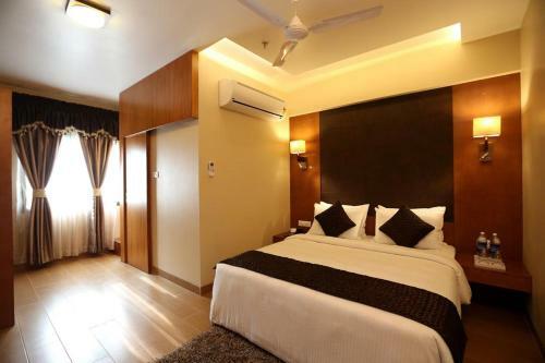 Hotel Brijwasi Lands Inn