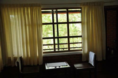 Hostal Clouds Land