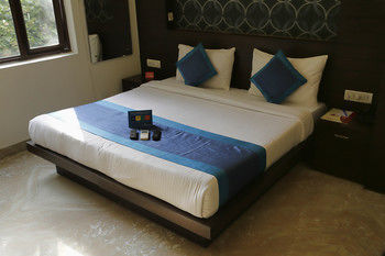 Fabhotel Karol Bagh Main Market