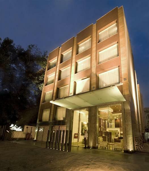 Hotel Oodles Residency