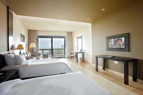 Hotel Olalani Resort & Condotel