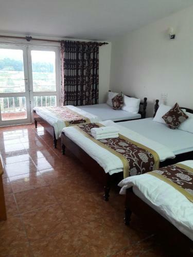 Hostal M & T Hotel