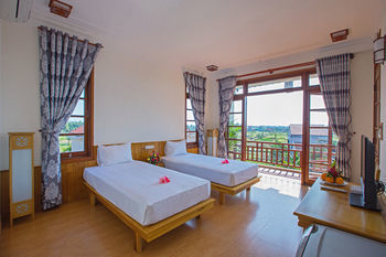 Hotel Tropical Garden Homestay Villa