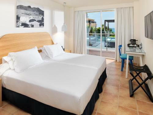 Hotel H10 Blue Mar - S�lo Adultos