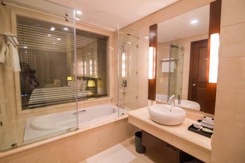 Sai Gon Ha Long Hotel