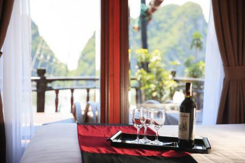 Halong Paloma Cruise