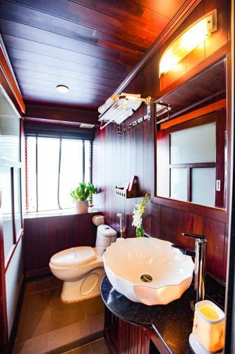 Halong Paloma Cruise