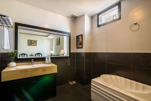 River View Hotel